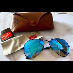 Ray-Ban Aviator RB3025 Black Frame Blue Gradient